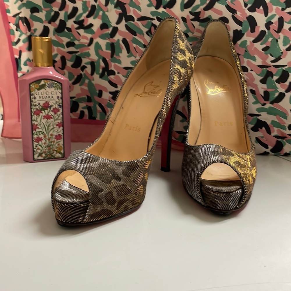 Christian Louboutin hardly worn pumps